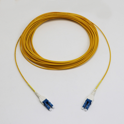 Uniboot LC Fiber Jumper 1M LC UPC đến LC UPC Đơn phương thức G657.A1 BendInsensitive 2mm LSZH Loss thấp 0.15dB Fiber Patch Cord